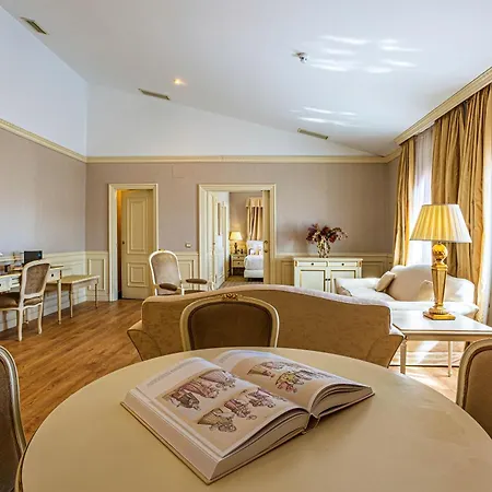 Hotel Eugenia De Montijo, Autograph Collection