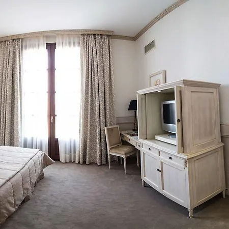Hotel Eugenia De Montijo, Autograph Collection